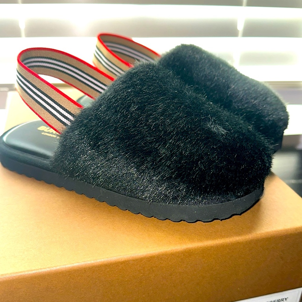 Burberry  Faux Fur Icon Stripe Slides. Size 31 EUR 13/13.5 US .LIKE NEW!
